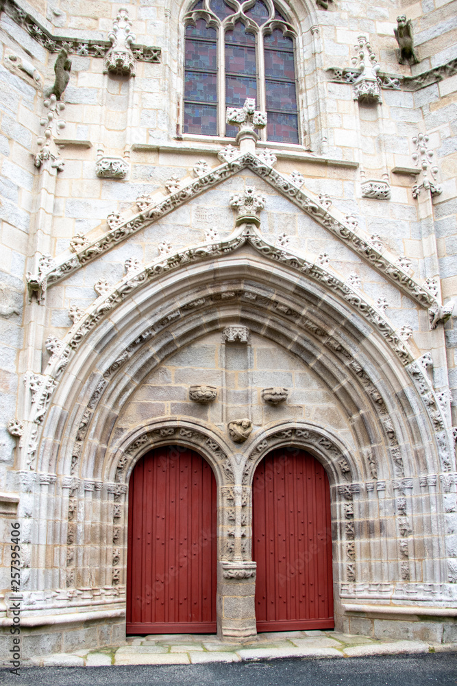 Penmarc'h. Entrée de l'église Saint-Nonna. Finistère. Bretagne