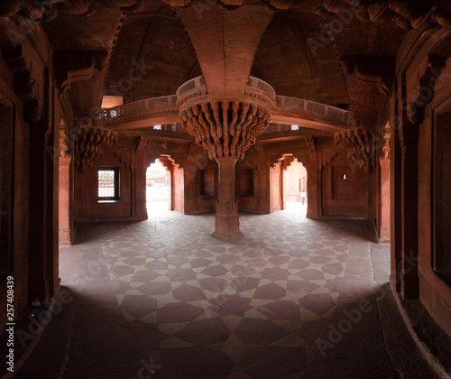 Diwan-i-Khas in Fatehpur Sikri palace