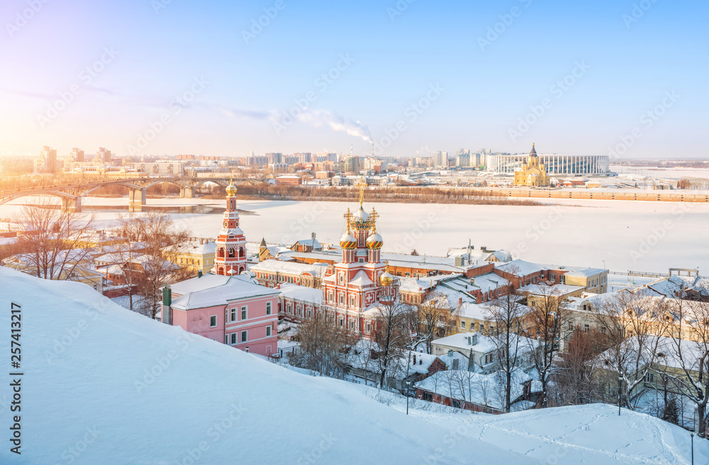 Два храма на реке View of two  Churches along the banks of the Volga River in Nizhny Novgorod