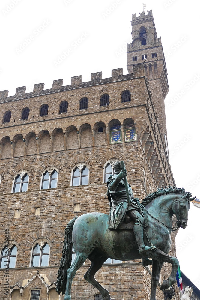 Fototapeta premium Equestrian statue of Cosimo dei Medici in Piazza Signoria, Florence, Tuscany, Italy