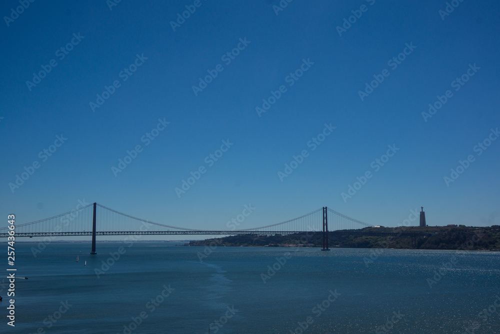 famous bridge crossing lisboa to allmanda