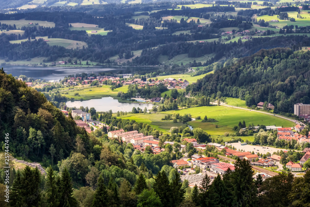 Blick vom Mittagberg zum großen und kleinen Alpsee sowie Bühl und Immenstadt
