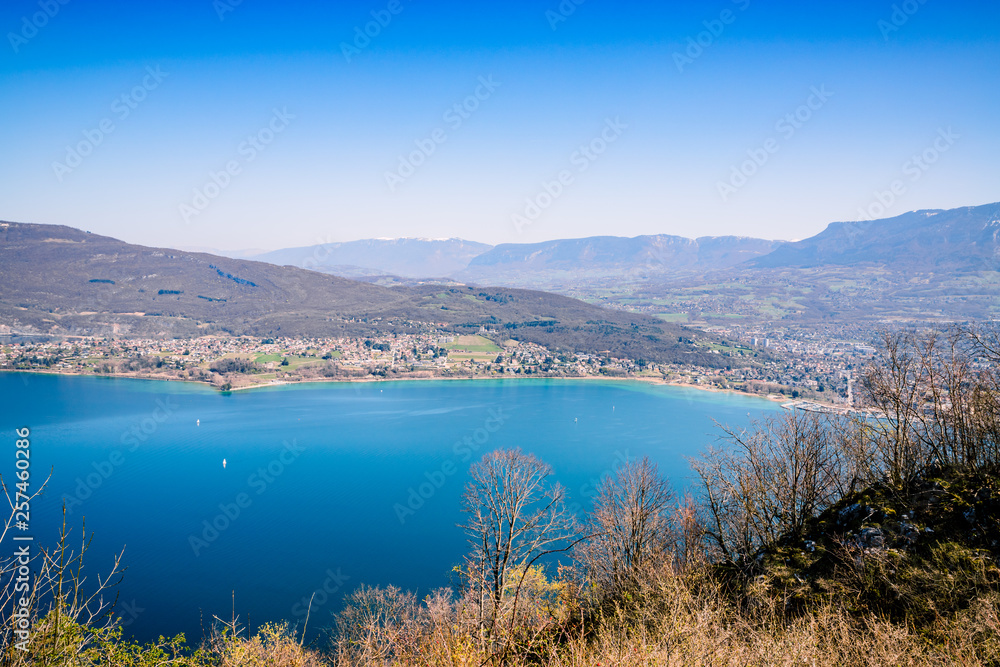 Naklejka premium Vue sur le Lac du Bourget et Aix les Bains