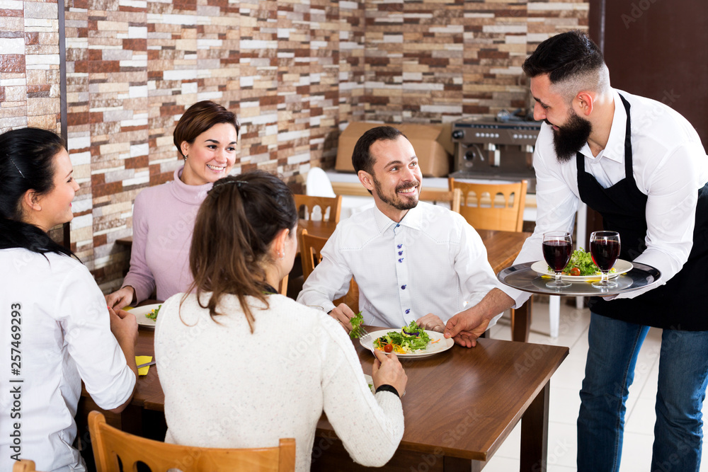 Fototapeta premium Waiter bringing order to visitors