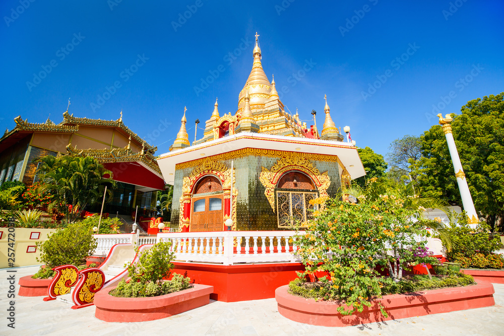 Obraz premium Beautiful Mandalay pagoda