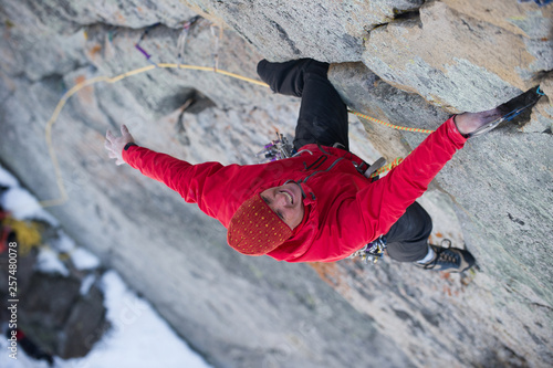 Chris Edmands lead climbs 