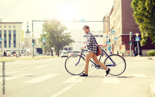Fototapeta Naklejka Na Ścianę i Meble -  people, style, city life and lifestyle - young hipster man with shoulder bag and fixed gear bike crossing crosswalk on street