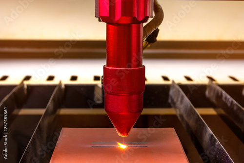 Obraz na plátně Closeup laser engraver working and engraving flat ceramic stone