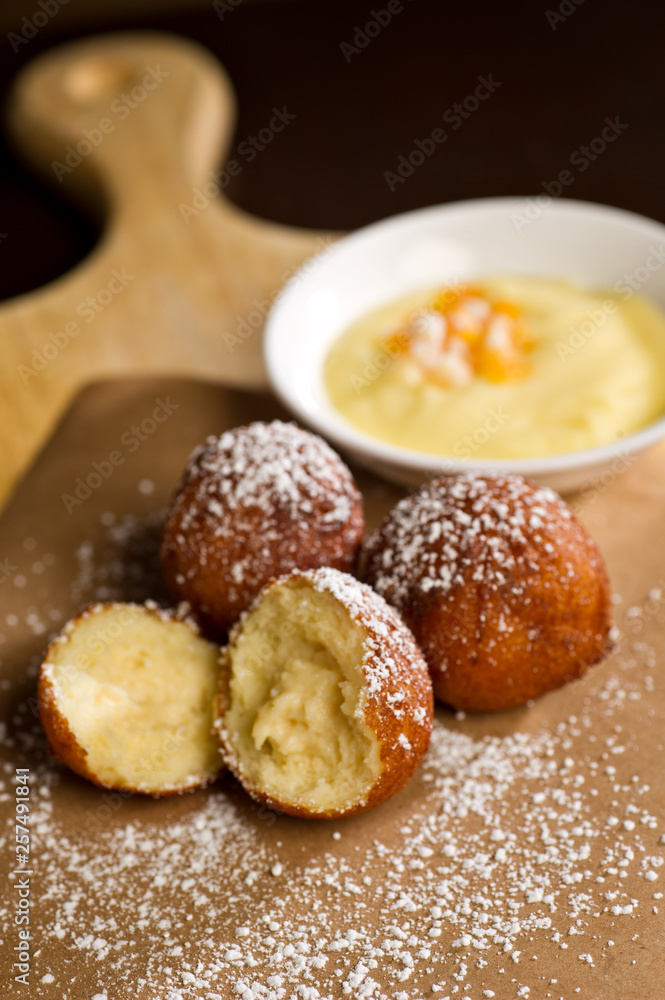 Donut holes with powdered sugar and Bavarian cream dip