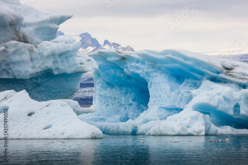 Icebergs in?Jokulsarlon?glacier lagoon, Iceland