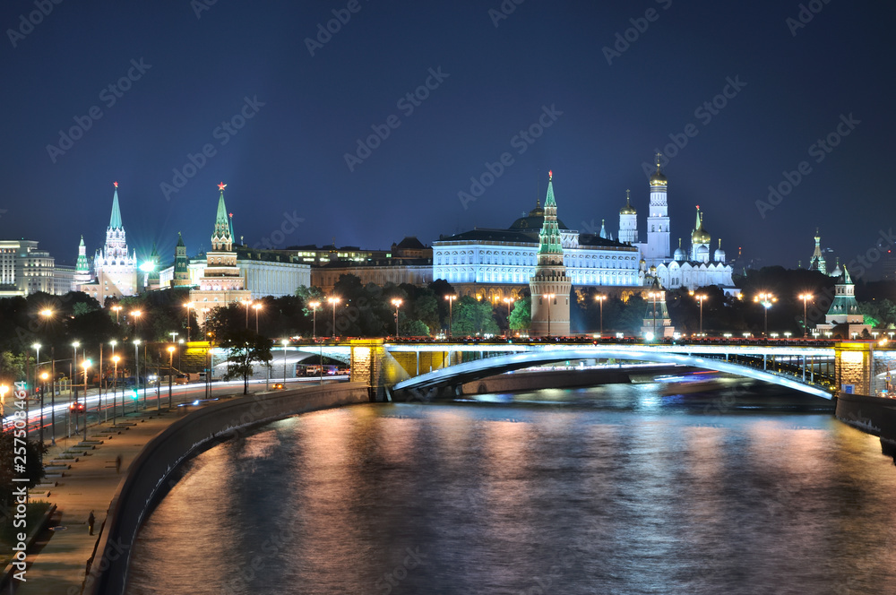 Night view of the Moscow Kremlin and the bridge over the Moskva river.