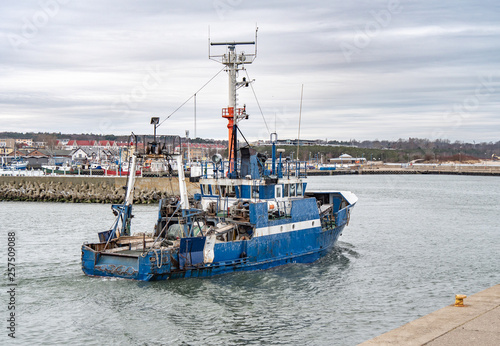 Obraz na płótnie Fishing boat entering port Wladyslawowo in Poland w salonie