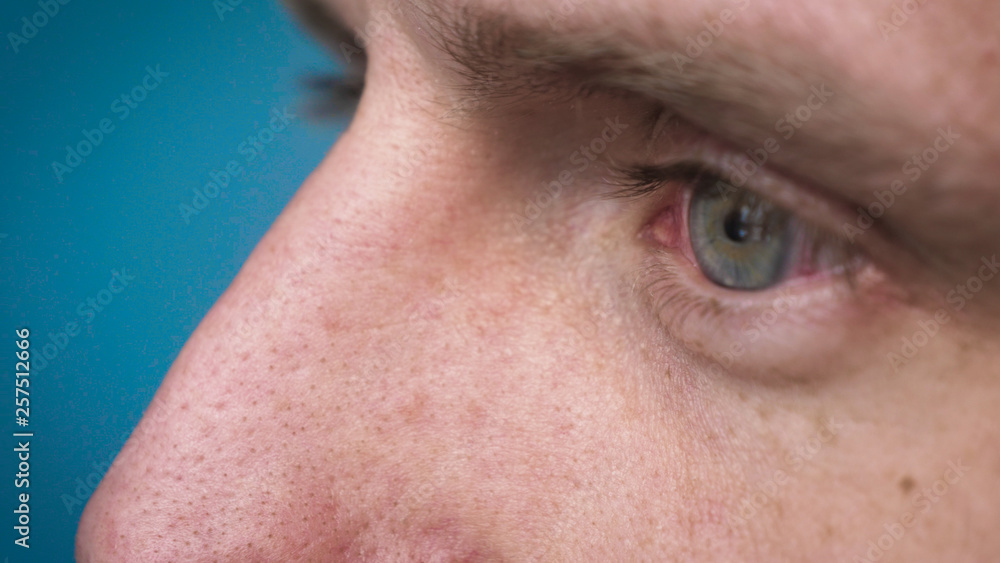 Obraz premium The Green ( Light green ) of the human eye is very closely represented by the pulsation of the eye and blinking. Concept of: Light eyes, Close to the eye, Man, Woman, In slow motion.