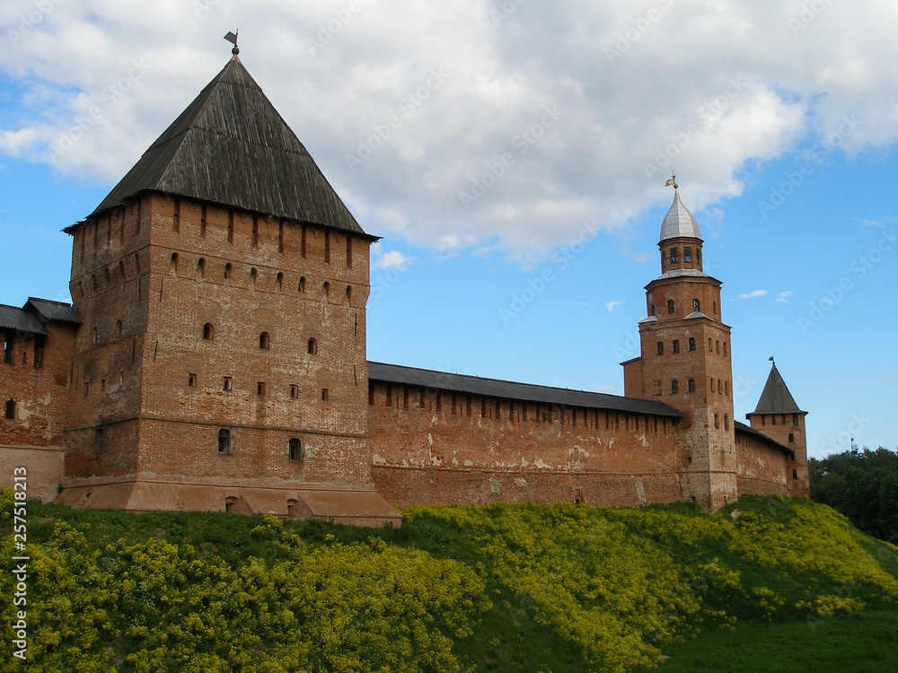 Novgorod Kremlin. Pokrovskaya, Kokui and Knyazhaya towers.Summer