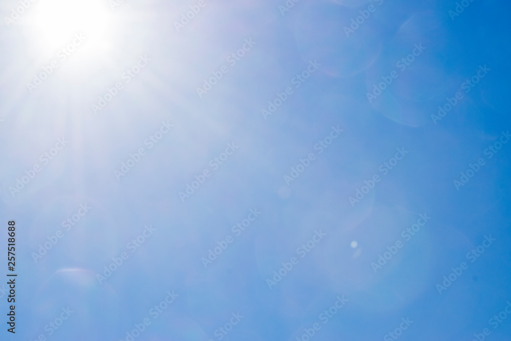 Obraz premium Il sole nella lente della fotocamera