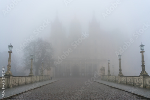 Schwerin Castle in misty weather © DZiegler