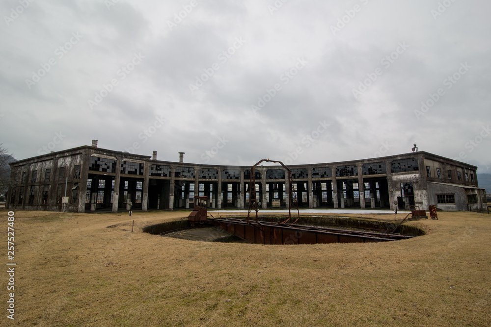 Obraz premium 機関庫