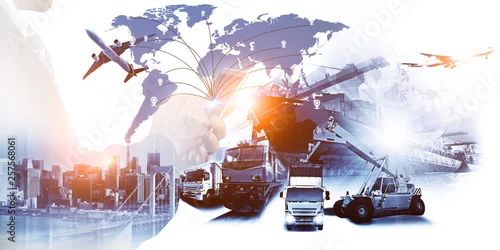 Obraz Abstrakcyjny obraz biznesmena wskazuje na hologram na smartfonie i statku towarowym Industrial Container Cargo, załadunek kontenera do obsługi wózka widłowego do eksportu i transportu importu logistycznego