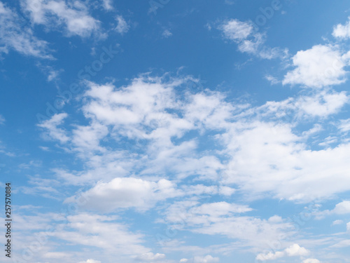 青空と雲（11月） © image360