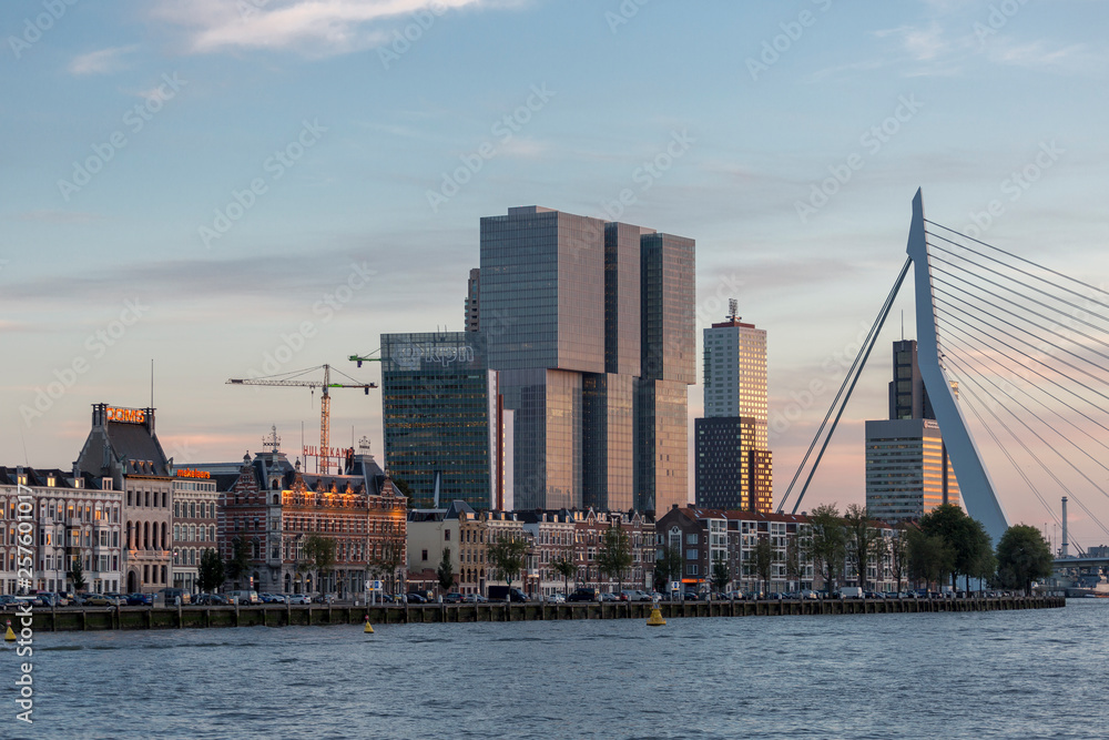 Obraz premium Rotterdam with modern buildings at golden hour sunset