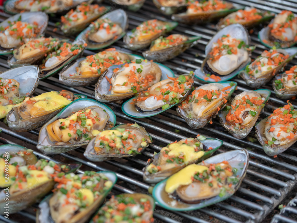 Grilled New Zealand mussels baked with saucs Grilled New Zealand mussels baked with saucs