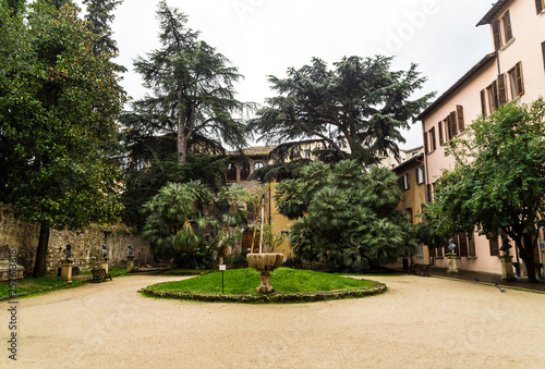 Fototapeta Naklejka Na Ścianę i Meble -  Giardino palazzo dell'Arengo