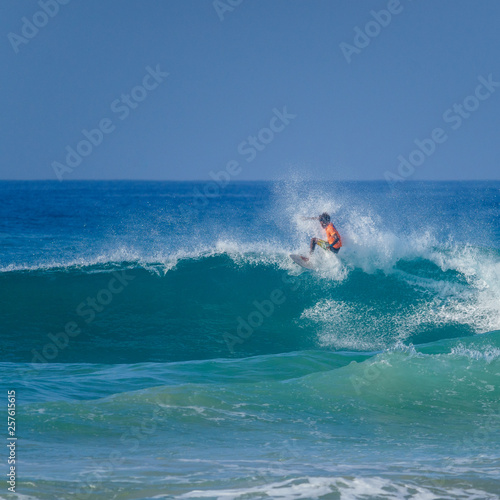 Surfing in Paradise © Manula