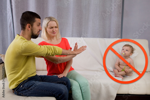 a man and a woman does not want to have children. Husband and wife sit on the couch and give up the child. The child with a puzzled look to his parents. Childfree