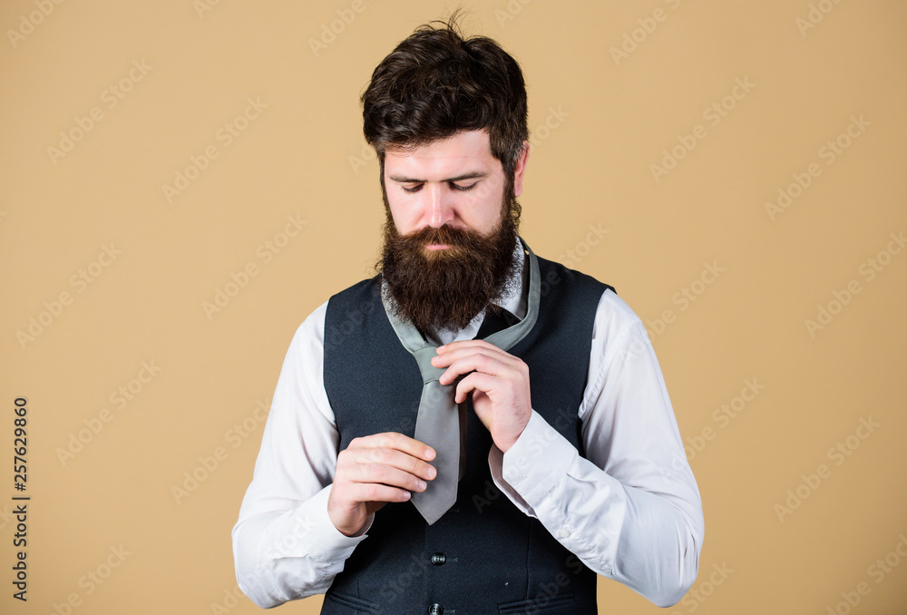 View of Different ways of tying necktie knots. Art of manliness. How to tie ...