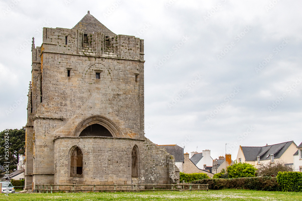 Saint Guénolé. La Tour Carrée, vestige d'une ancienne église. Finistère, Bretagne