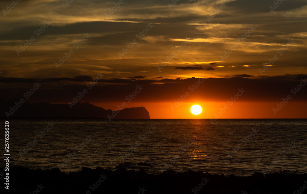 Obraz premium Golden sunset over Mediterranean sea in Sicily, Italy