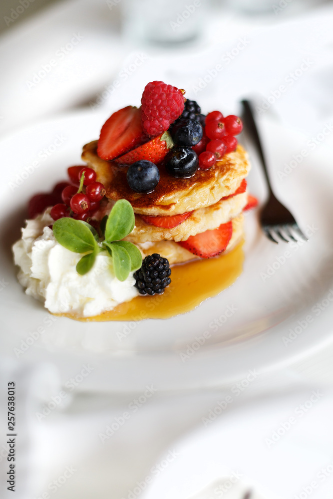 pancakes with berries pancakes with berries