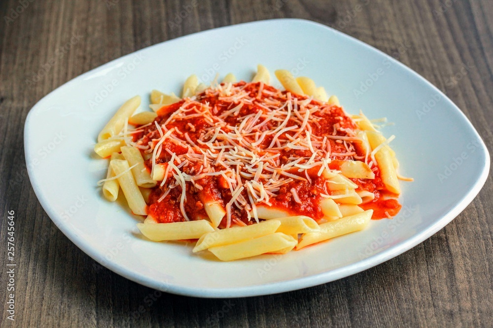 Macarrones bolognesa con tomate Macarrones bolognesa con tomate