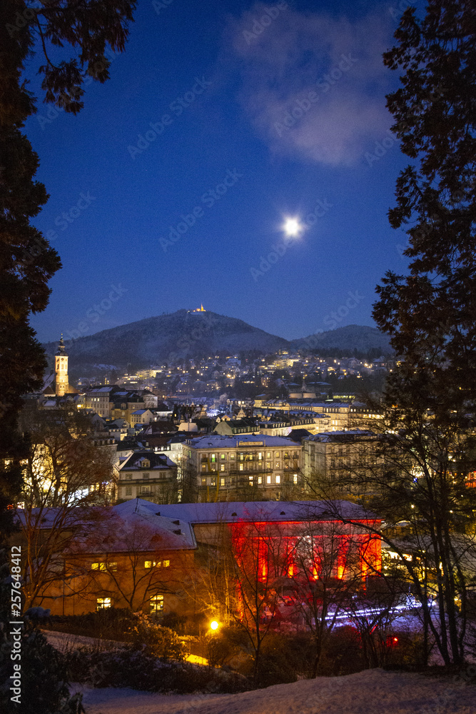 Fototapeta premium Baden-Baden bei Nacht im Winter_01