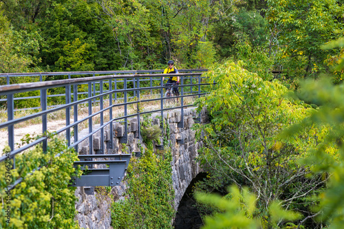 Foto Croatia, Istria, Parenzana Biketrail, Portrait of Mountainbiker