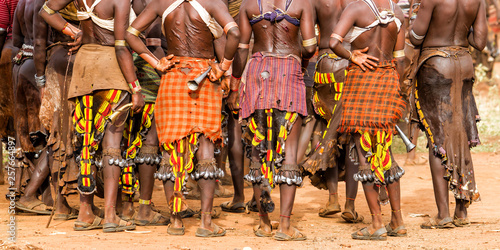 Fotografía Hamar women in a village near Turmi during a bull jump ceremony
