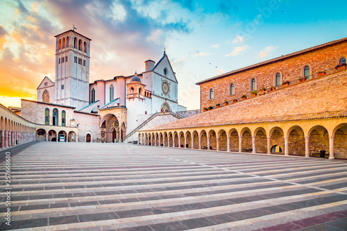 Obraz na płótnie Basilica of St. Francis of Assisi at sunset, Assisi, Umbria, Italy w salonie