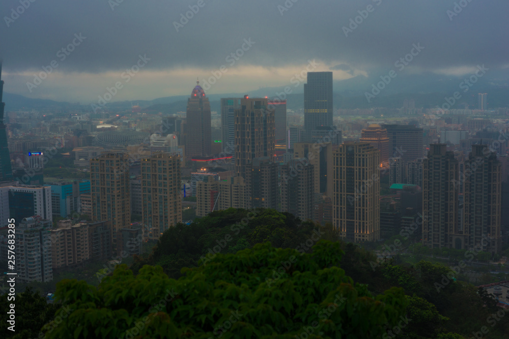 Fototapeta premium Taipei 101 modern city building with cloud rain at dusk