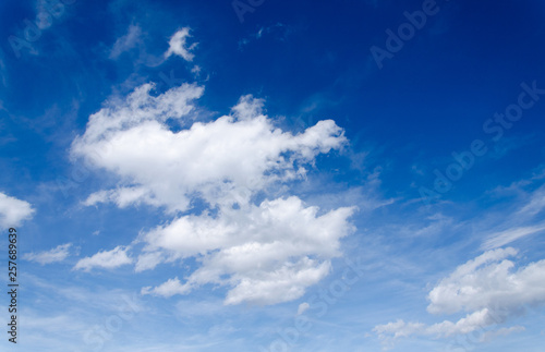 Wolken und blauer Himmel © stefanwolpert