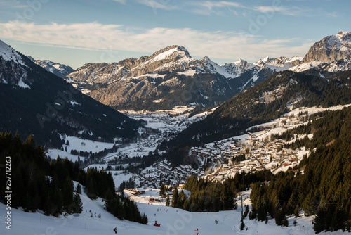 Village montagnard en hiver, Alpes françaises. © Marine Delanoë