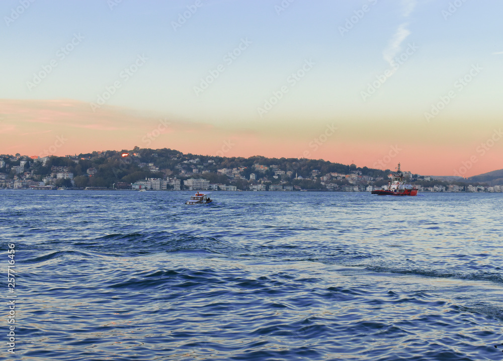 Obraz premium fishing boat in Istanbul Strait. sailing boat at sunset.