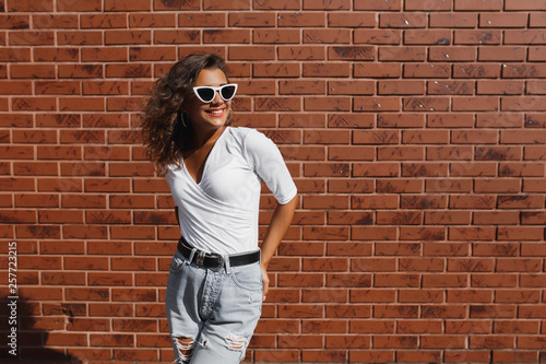 Canvas Print Summer sunny lifestyle fashion portrait of young stylish hipster woman with brun