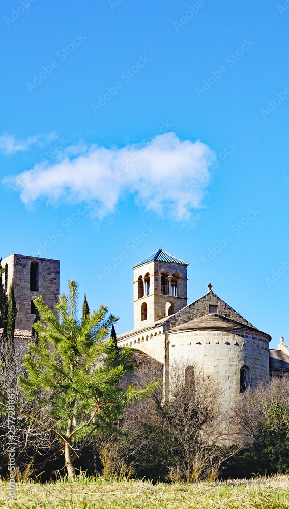 Monasterio de Sant Benet junto al río Llobregat en Sant Fruitós del Bages, Barcelona, Catalunya, España, Europa