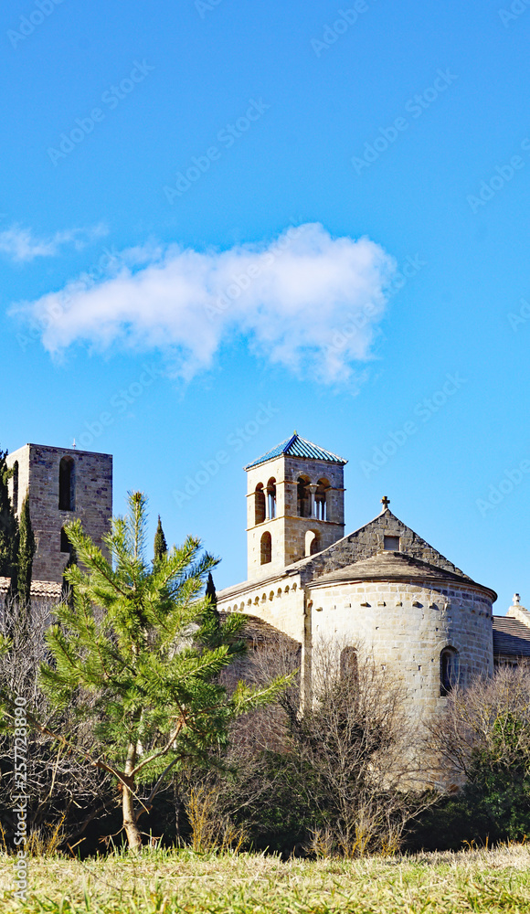 Monasterio de Sant Benet junto al río Llobregat en Sant Fruitós del Bages, Barcelona, Catalunya, España, Europa