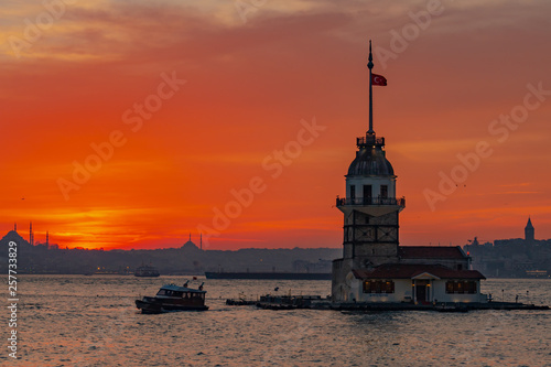 sunset in istanbul © senerdagasan
