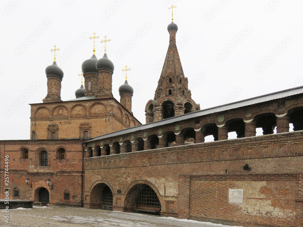 Moscow. Krutitskoe metochion - the Palace ensemble with two churches includes tiled krutitskiy Teremok, the Holy gate.