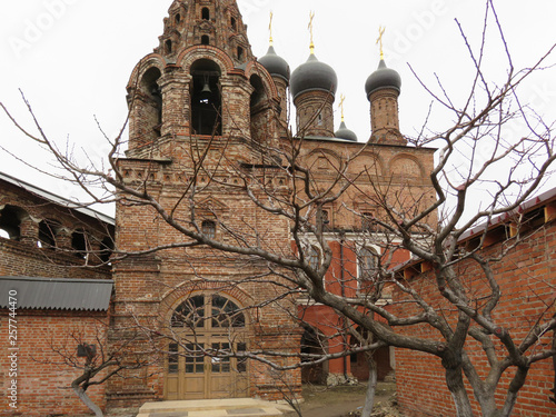 Moscow.  Krutitskoe metochion - the Palace ensemble with two churches includes tiled krutitskiy Teremok, the Holy gate. photo