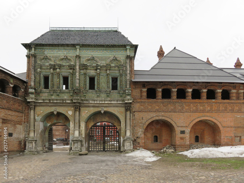 Moscow. Krutitskoe metochion - the Palace ensemble with two churches includes tiled krutitskiy Teremok, the Holy gate.