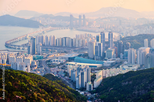 Bild auf Leinwand Busan cityscape Gwangan Bridge on sunset