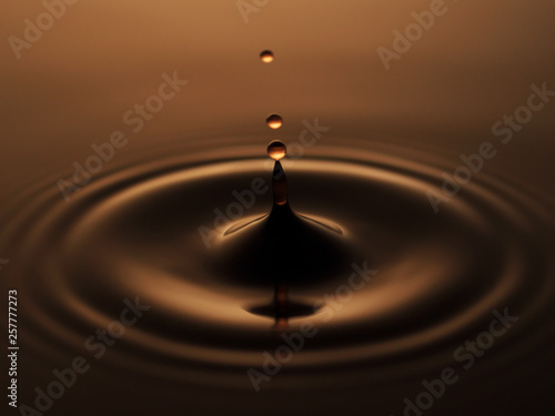 水滴の波紋 / ブラウン